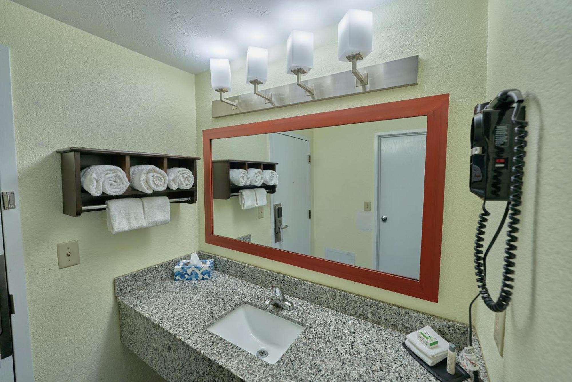 The Mariner Resort Cape Cod By The Red Collection West Yarmouth Exterior photo